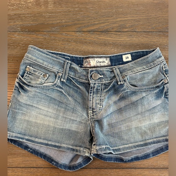 BKE Starlite Denim Shorts Size 28 Very Gently Worn - Picture 2 of 6